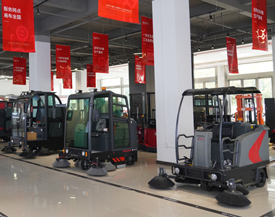 駕駛式掃地機(jī) 駕駛式掃地機(jī)